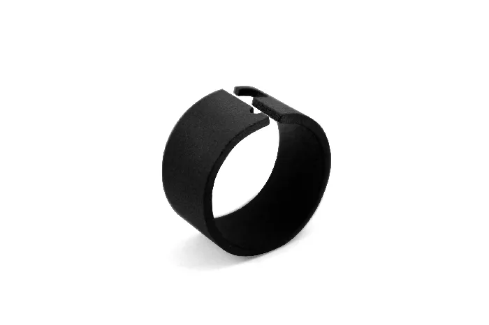Argolla o Space Negro Mate Texturizado MARIA MARISCAL Earrings