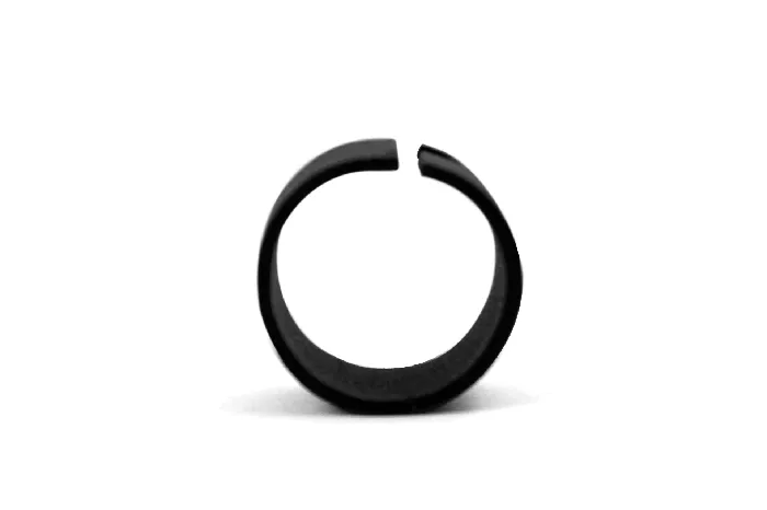Argolla o Space Negro Mate Texturizado MARIA MARISCAL Earrings